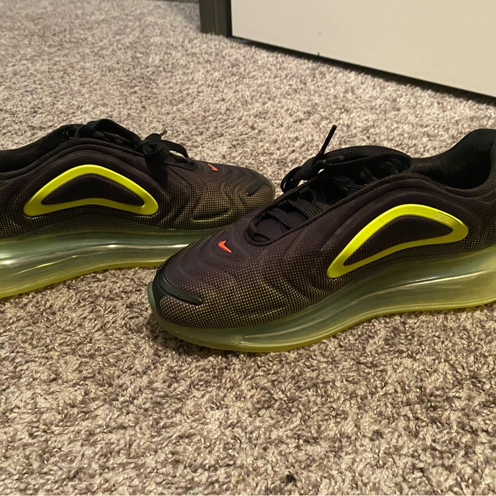Nike Air Max 720 -size 6 youth, big kids. Fits woman size 8. - Picture 5 of 8